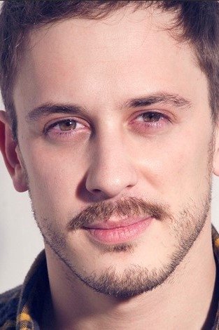 Elio González backdrop