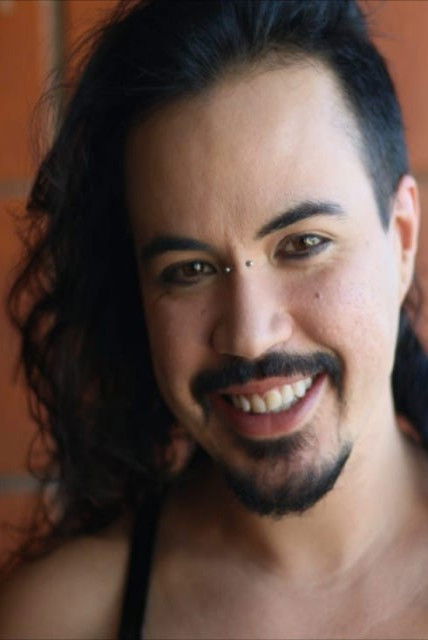 Lui Castanho backdrop