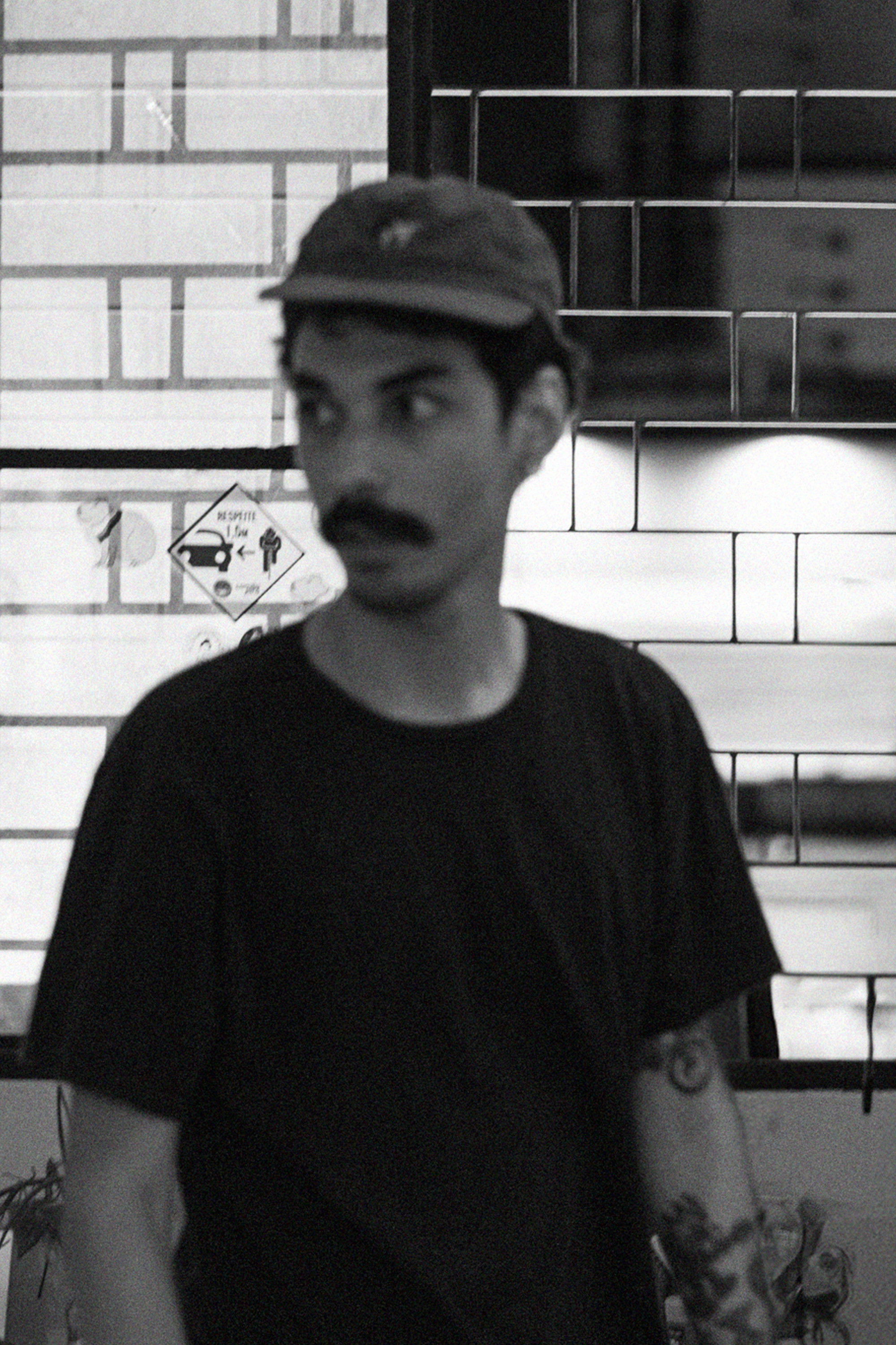 Cainã Siqueira backdrop