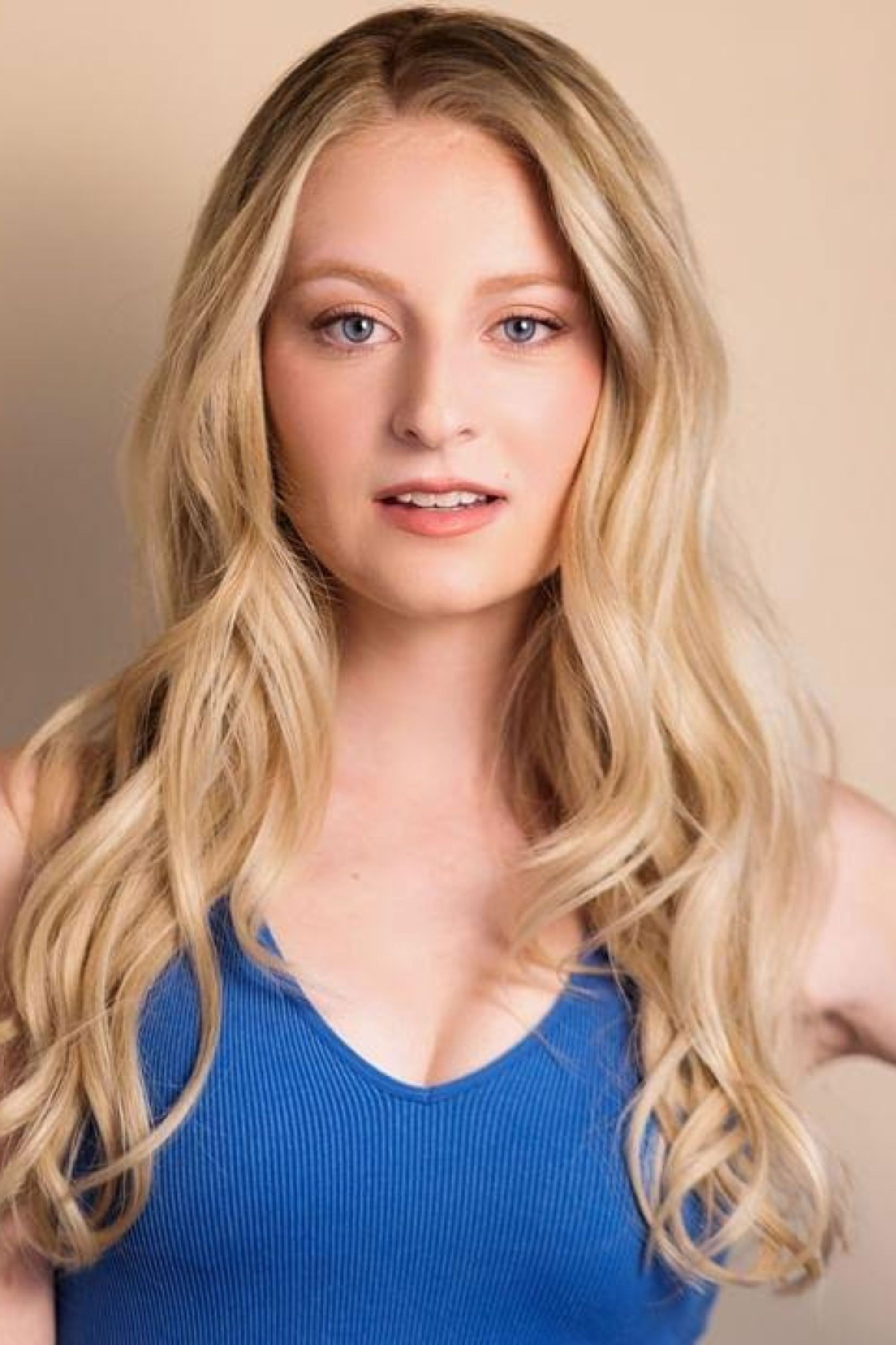 Chiara Miller backdrop