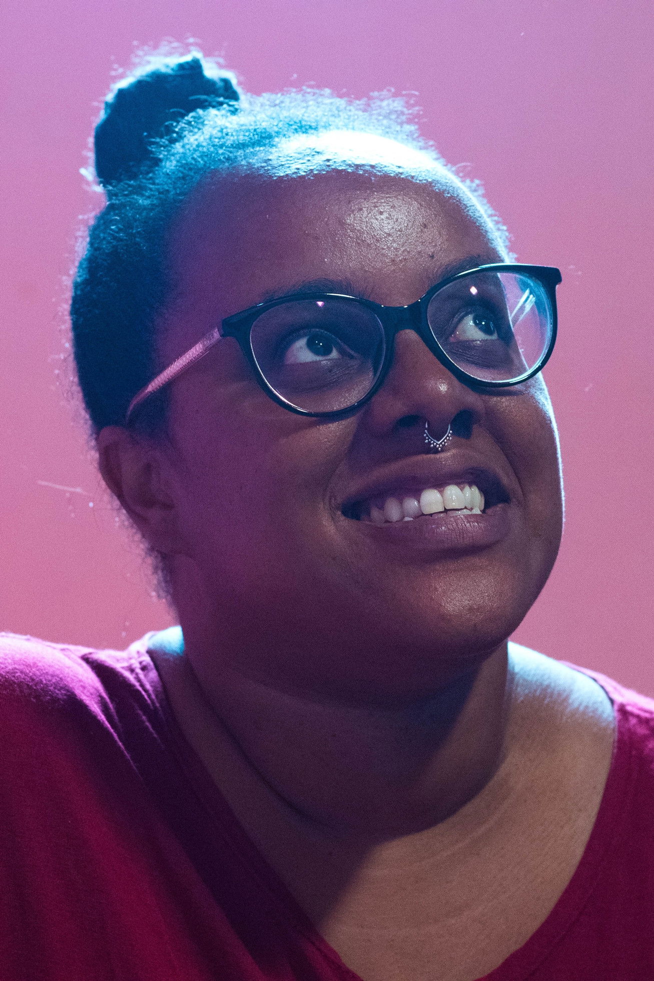 Ana Carolina backdrop