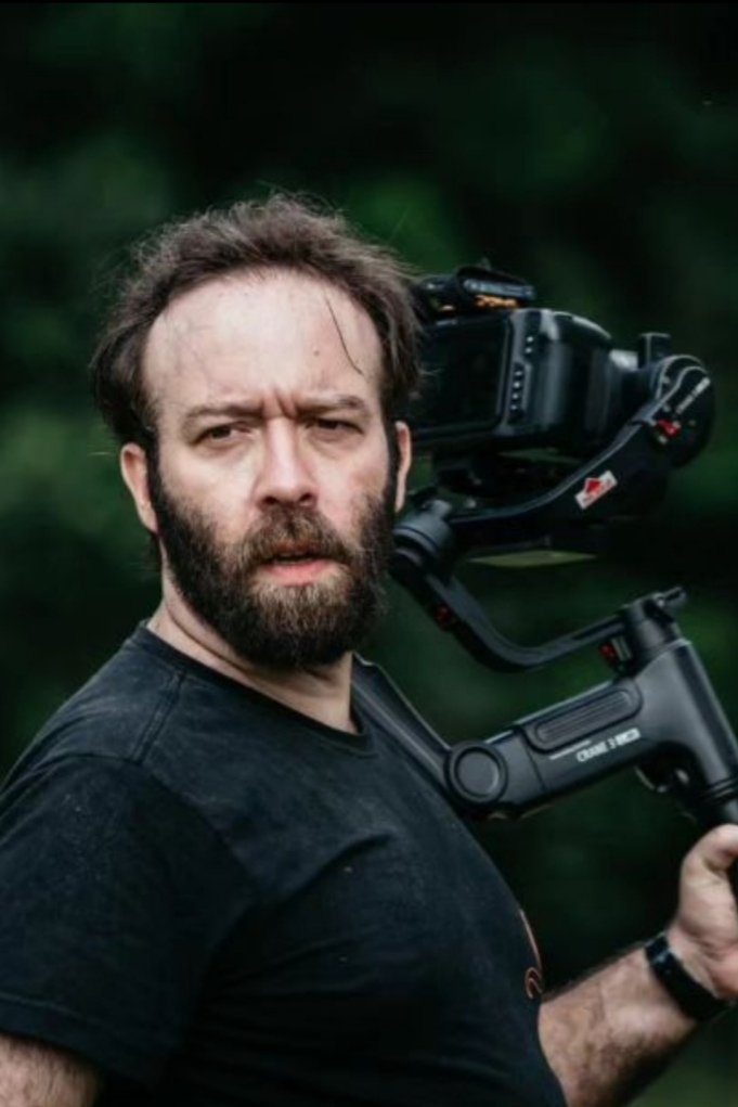 Tiago Veloso backdrop