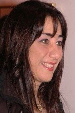 أمل عفيفي backdrop