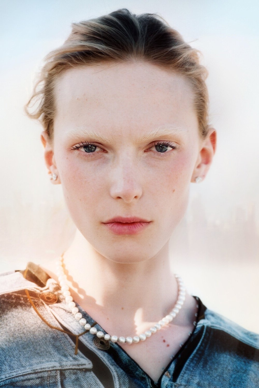 Alex Consani backdrop