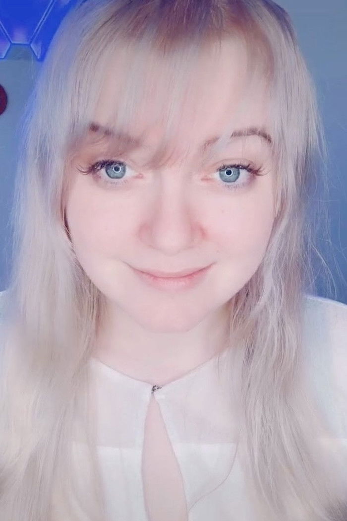 Charlotte Uhlig backdrop