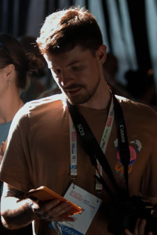 Ícaro Iserhard backdrop