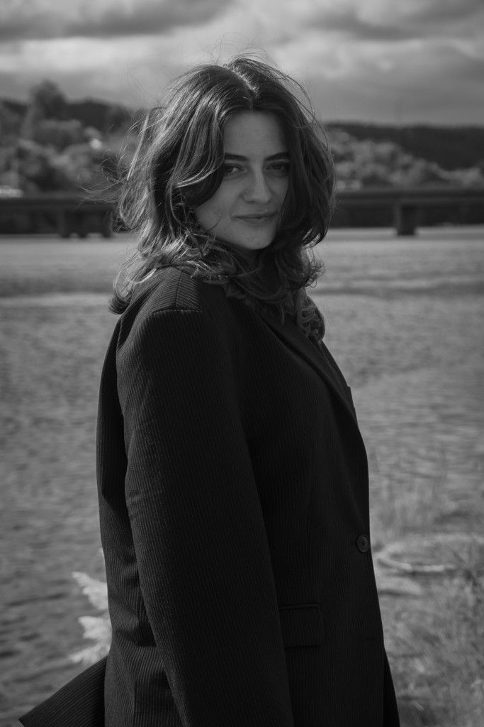 Liva Kornelie Vibran backdrop