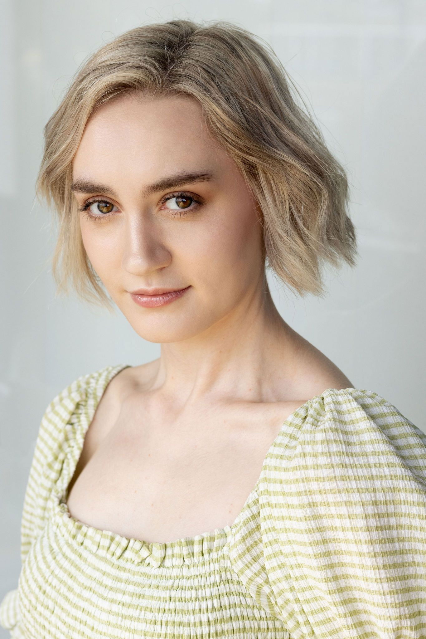 Alyona Popova backdrop