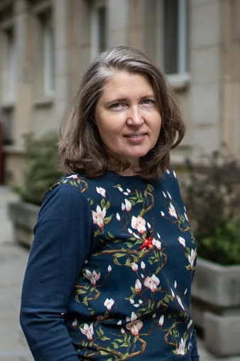 Daniela Meressa Rusnoková backdrop