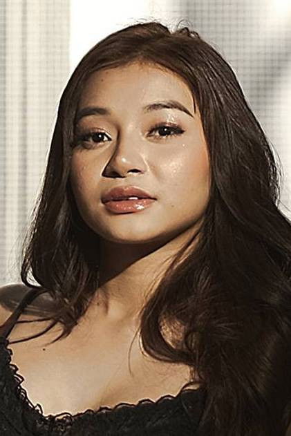 Mariane Saint backdrop