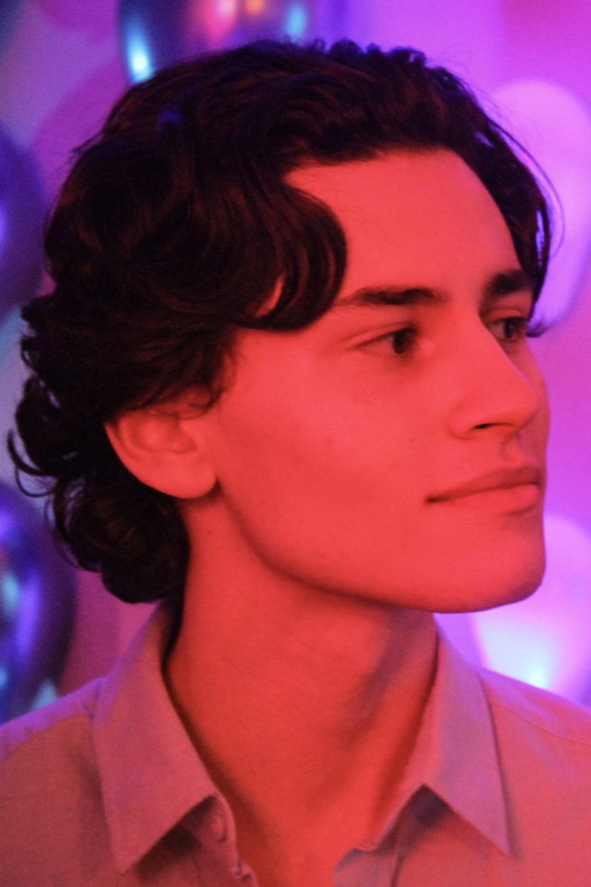 Fernando Mendes backdrop