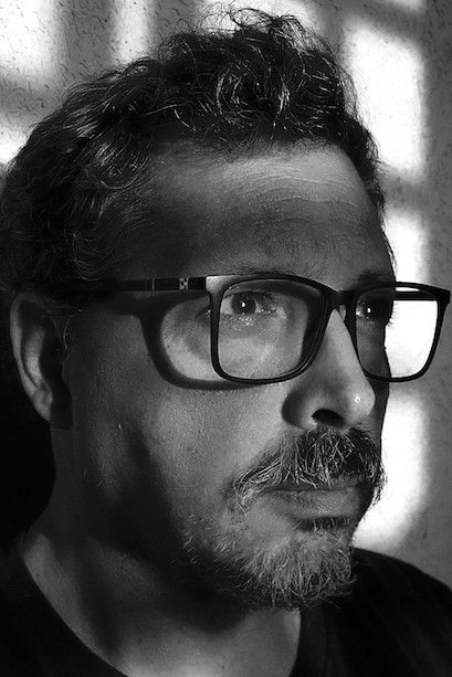 Luciano Mello backdrop