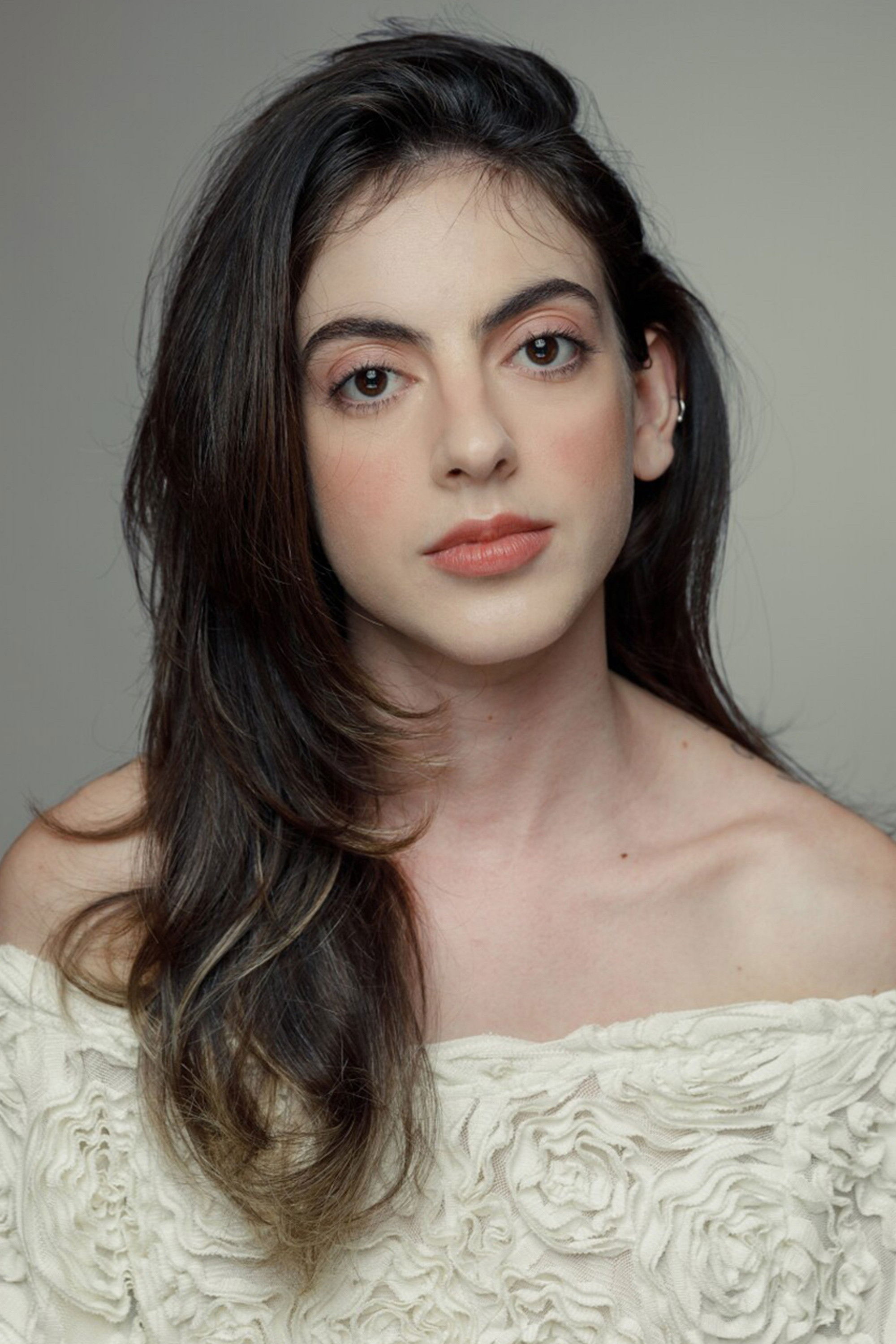 Ana Vitória Mattar backdrop