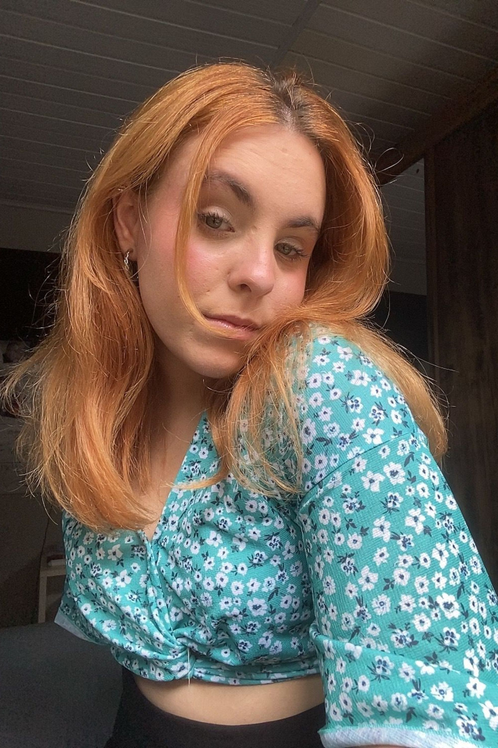 Caroline Baptista backdrop