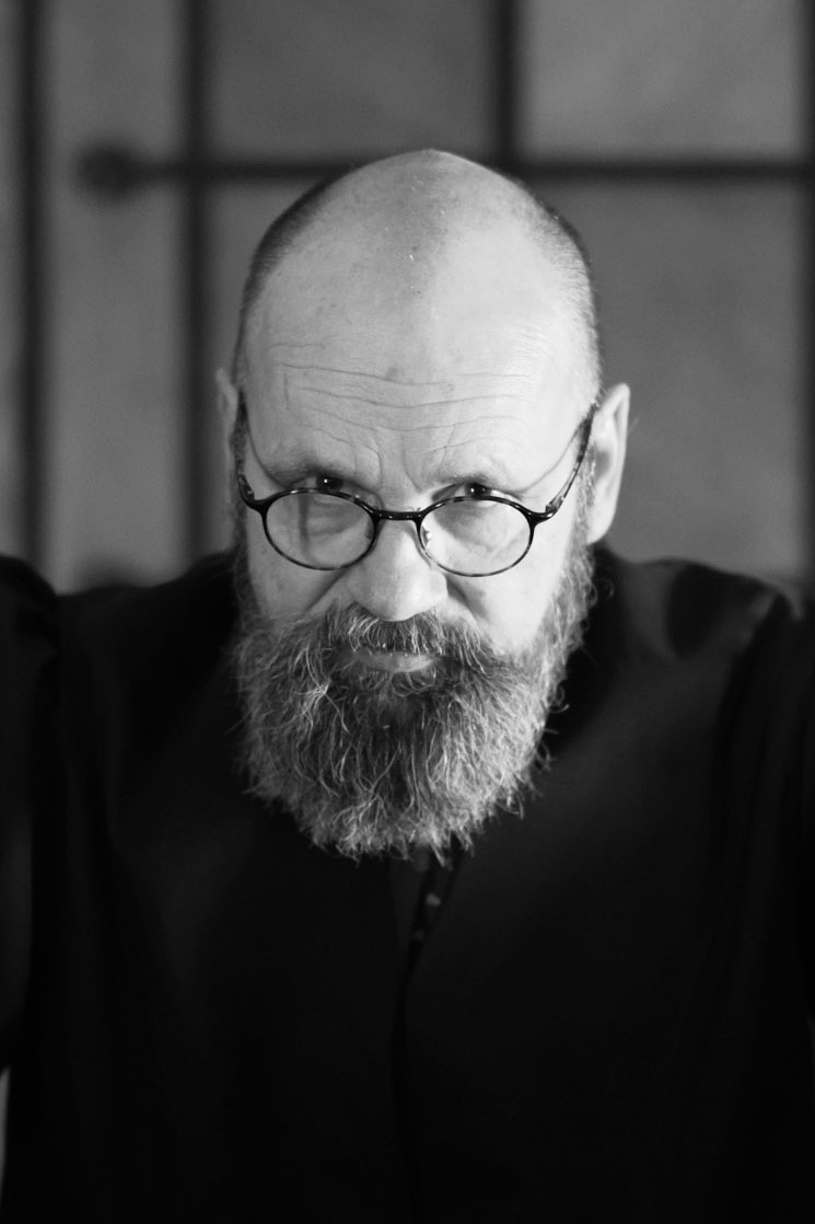 Holger Senzel backdrop