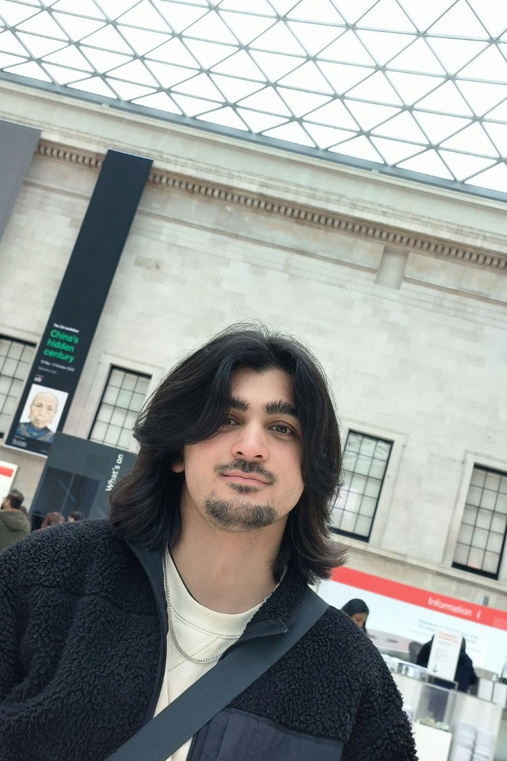 Aaron Seeruthun backdrop