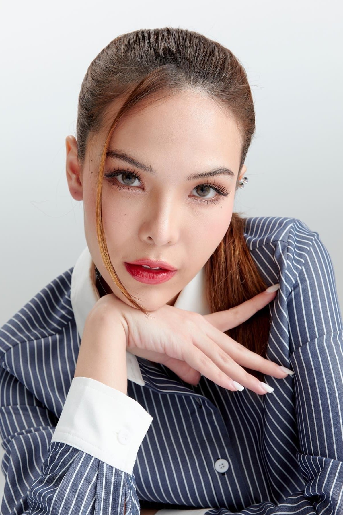 Saranphat Pedersen backdrop