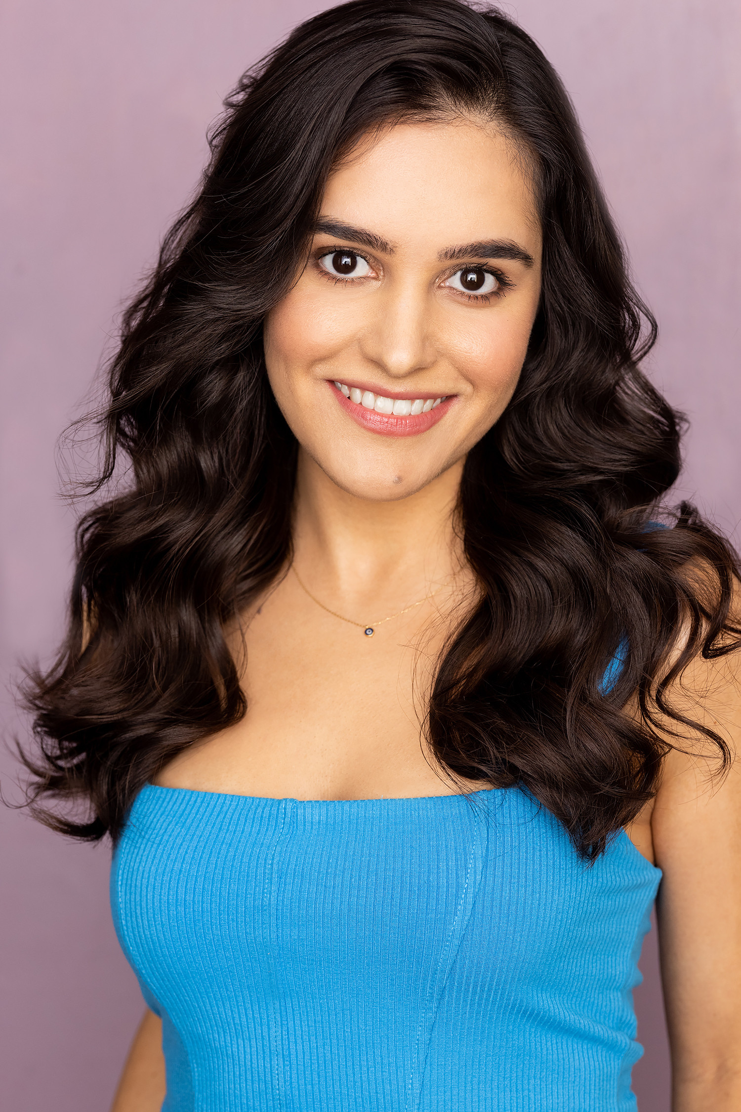 Neda Davarpanah backdrop