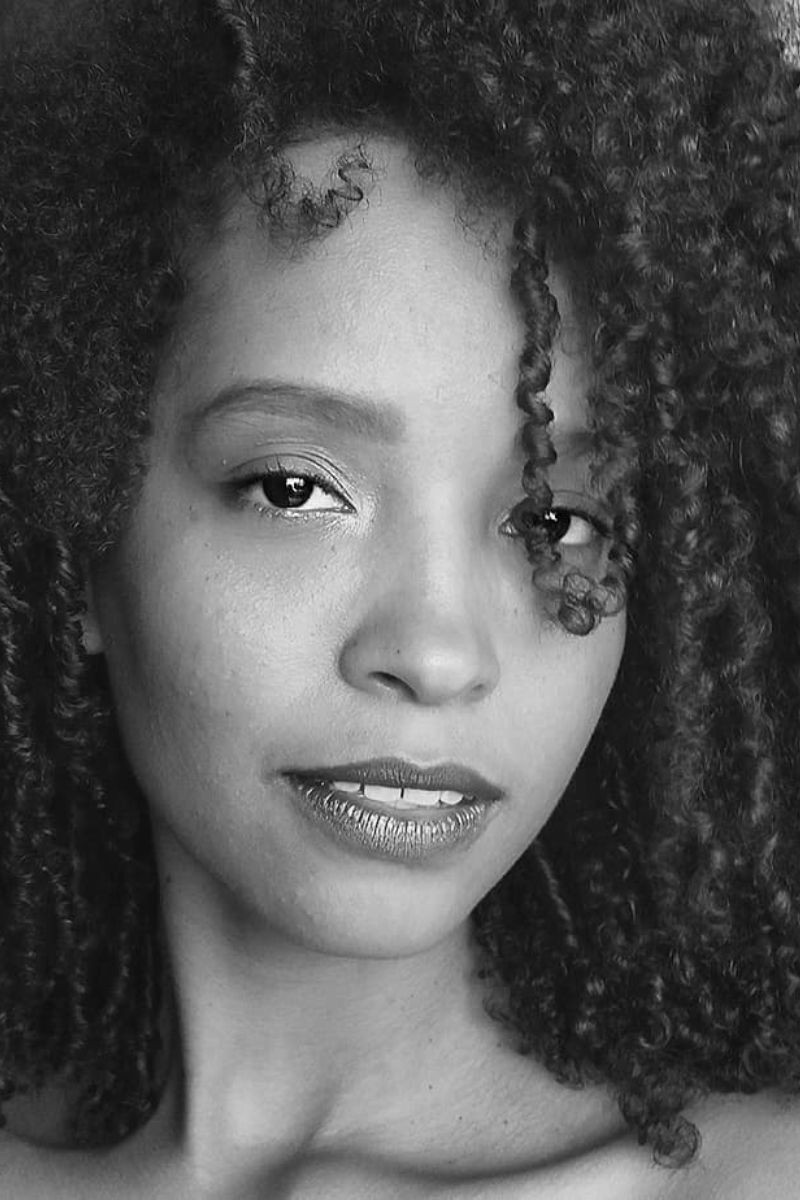 Sara Letícia backdrop