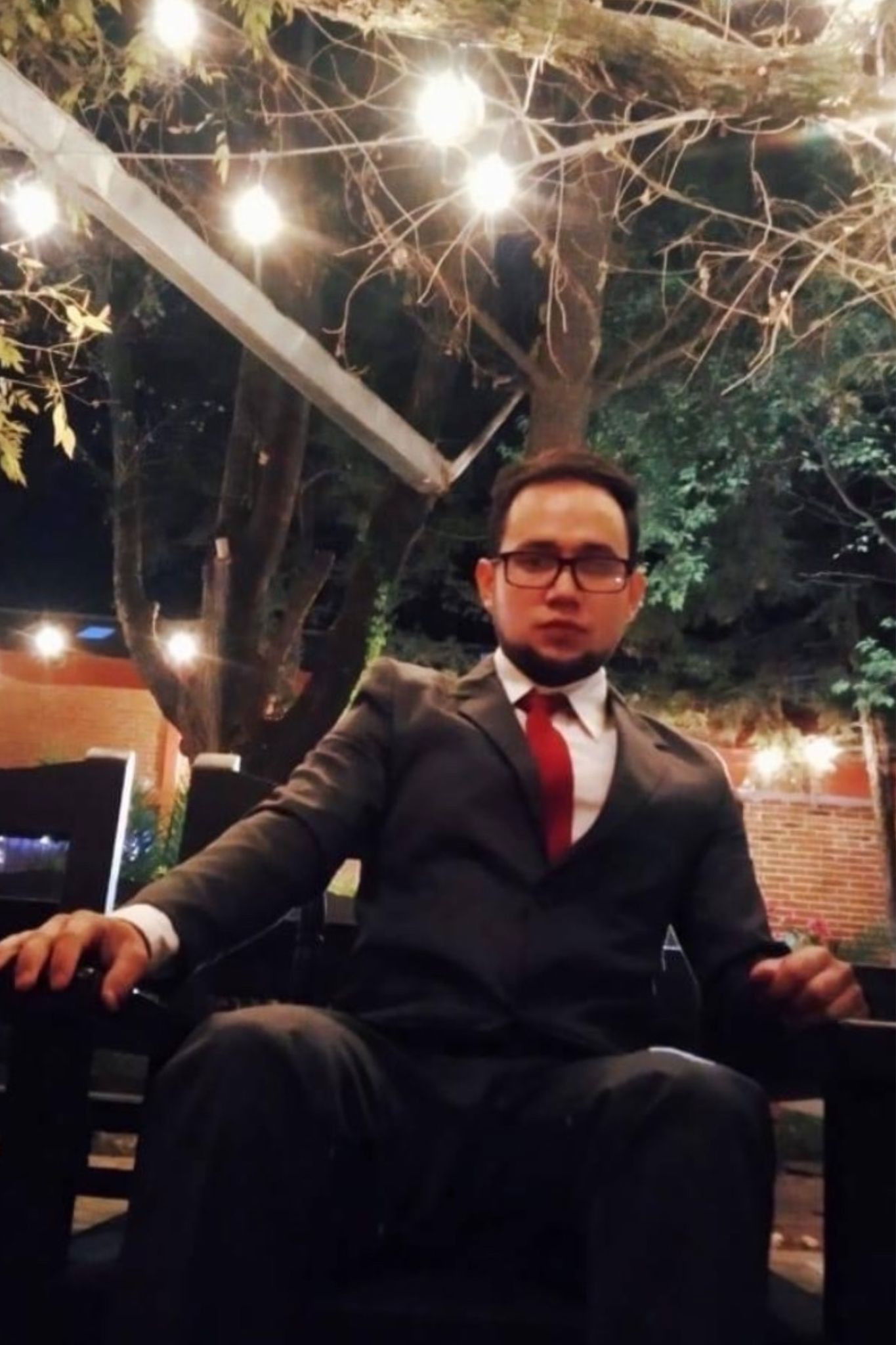 César Gómez backdrop