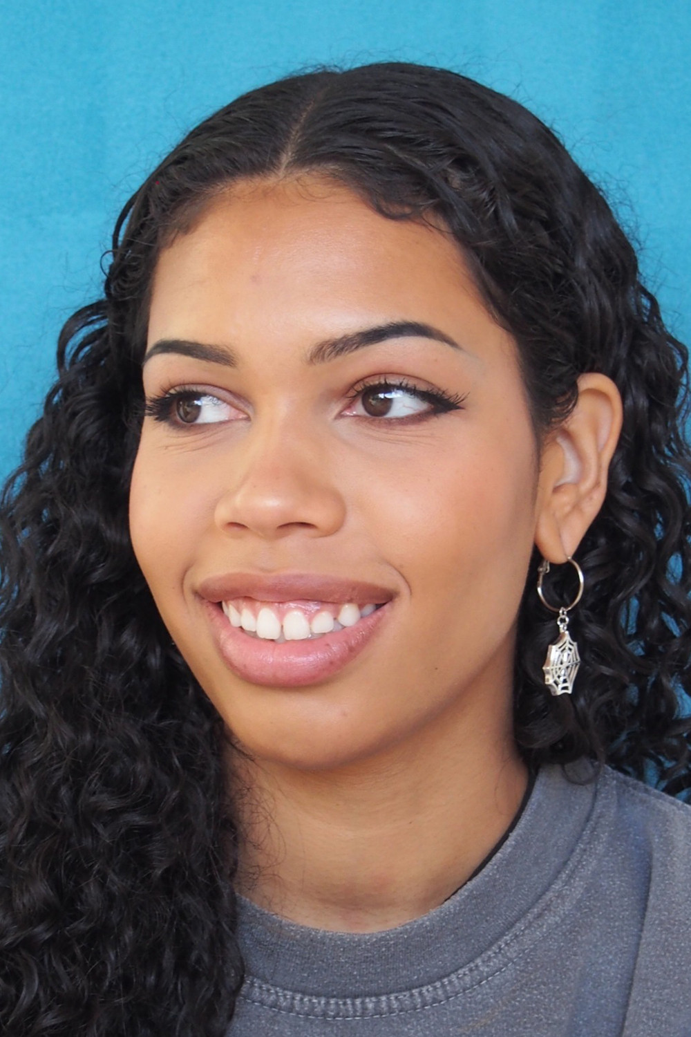 Yolanda Correa backdrop