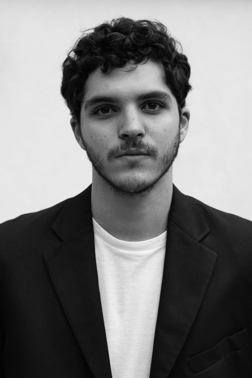 Diego Guzmán backdrop