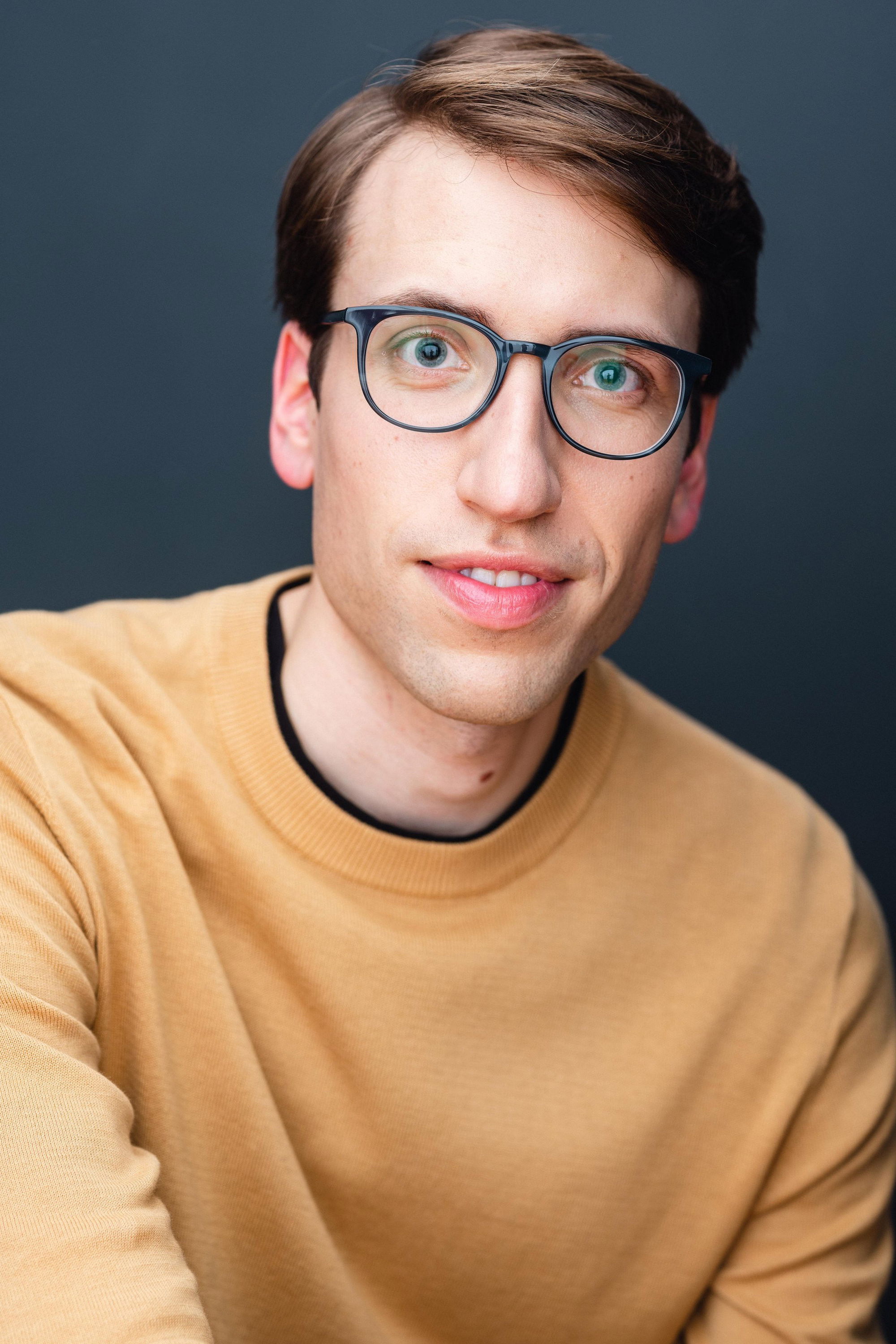 Simon Henriques backdrop