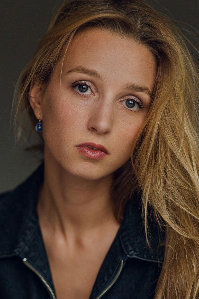 Clara Prieur backdrop