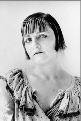 Manuela Vladić-Maštruko backdrop