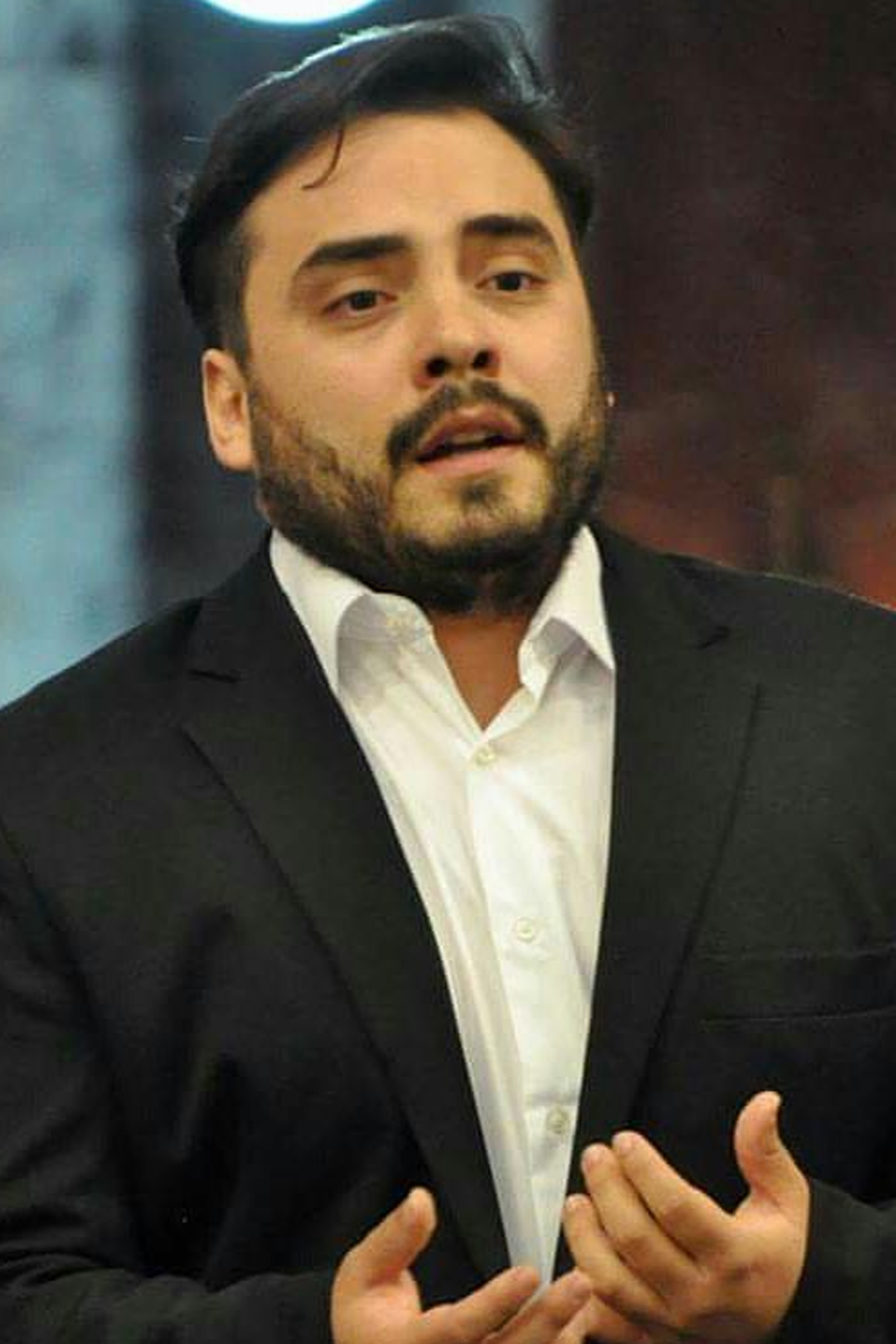 Luciano Santamaría backdrop