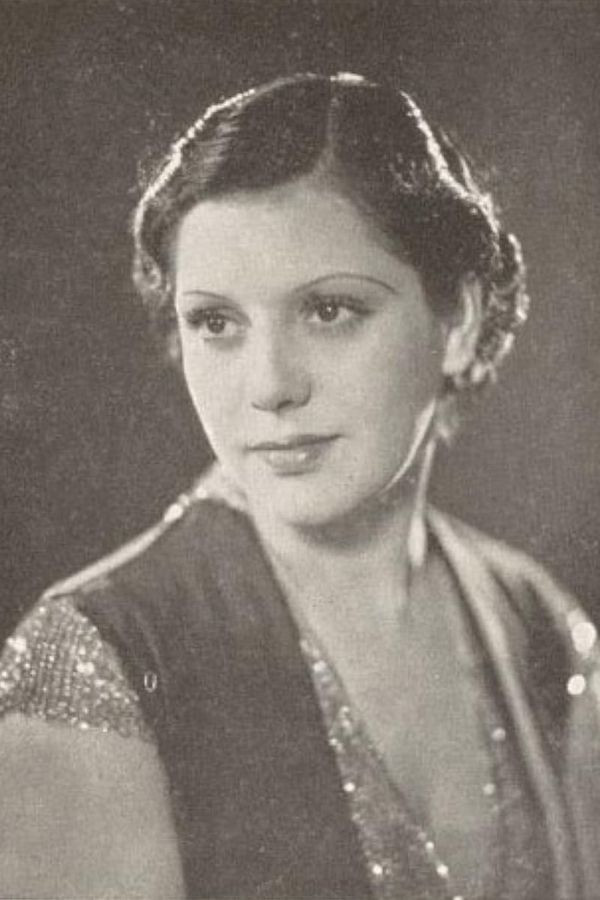 Lizzi Natzler backdrop