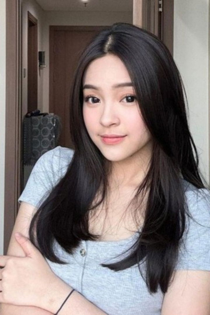 Elsa Japasal backdrop