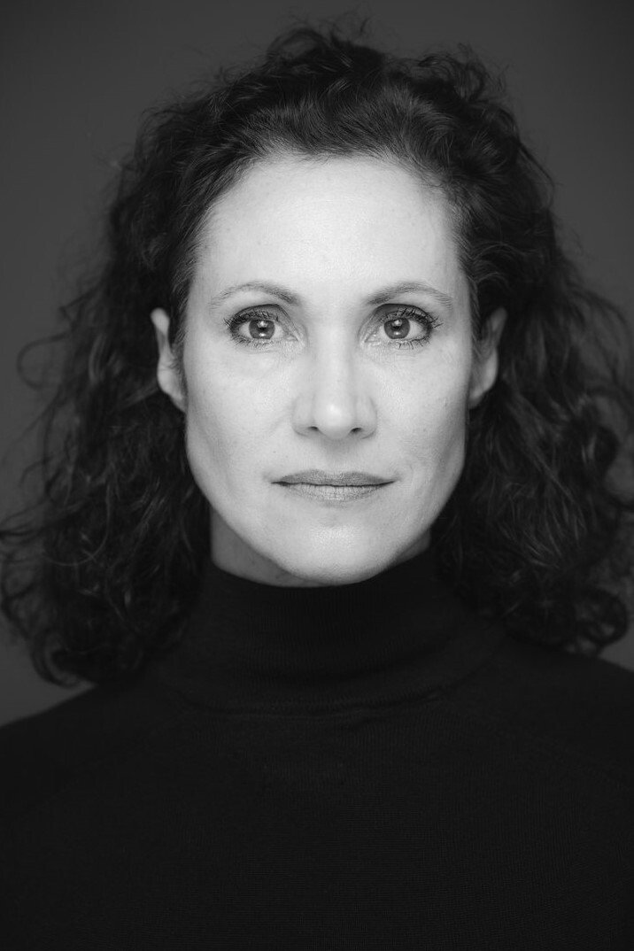 Justine del Corte backdrop