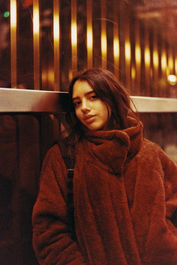 Tais Nuñez backdrop