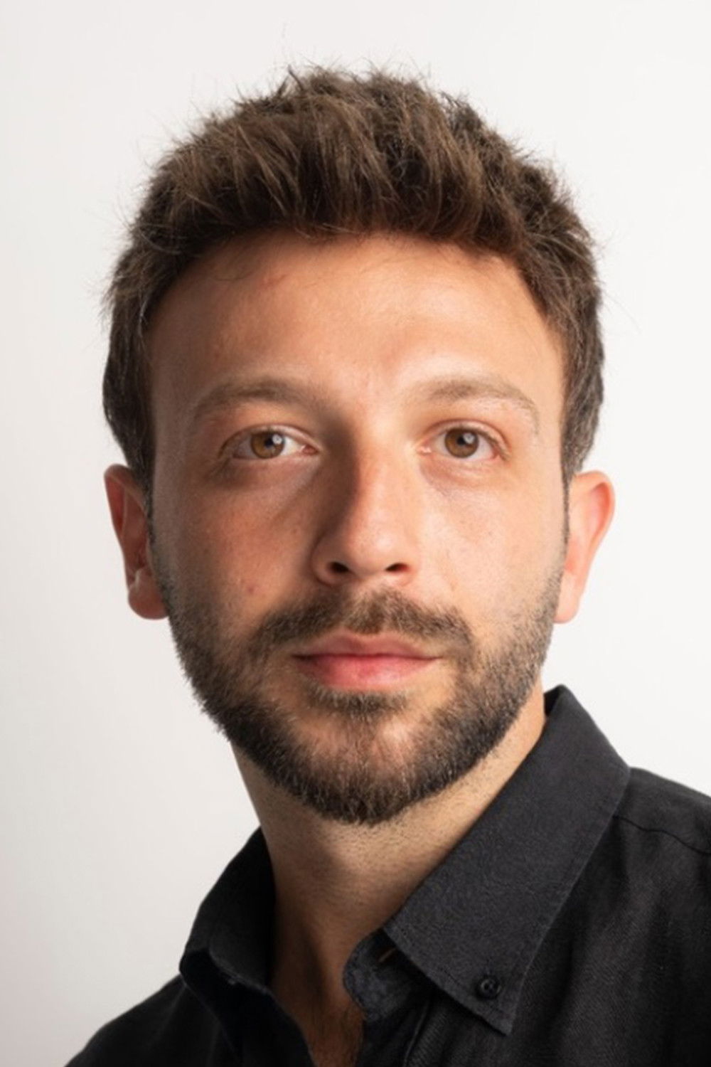 Barış Kolik backdrop