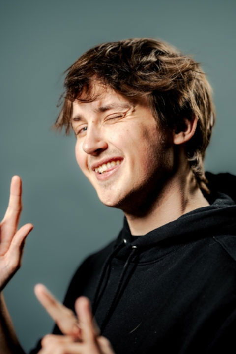 Patrik Andersson Walle backdrop