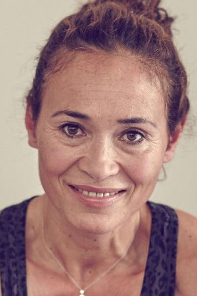 Bibian Mentel backdrop