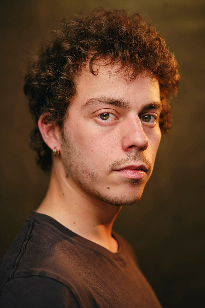 Gustavo Caldeira backdrop