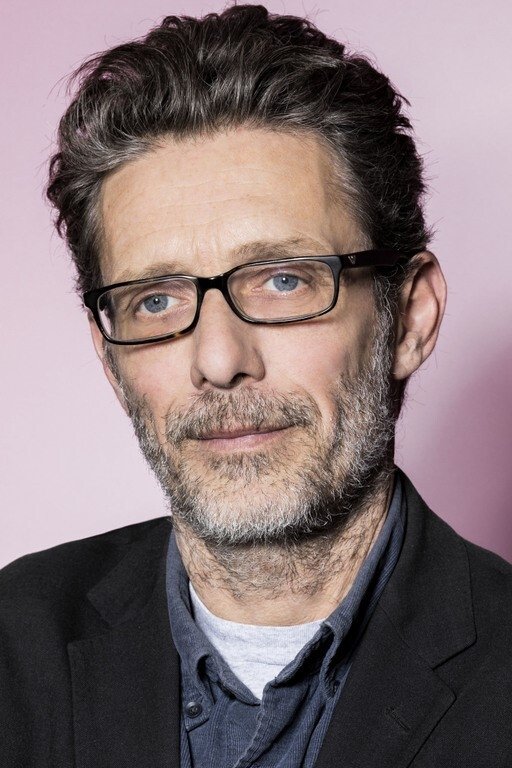 Nils Tavernier backdrop