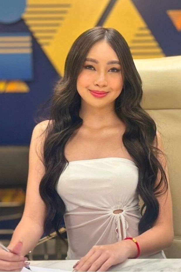 Dani Yoshida backdrop