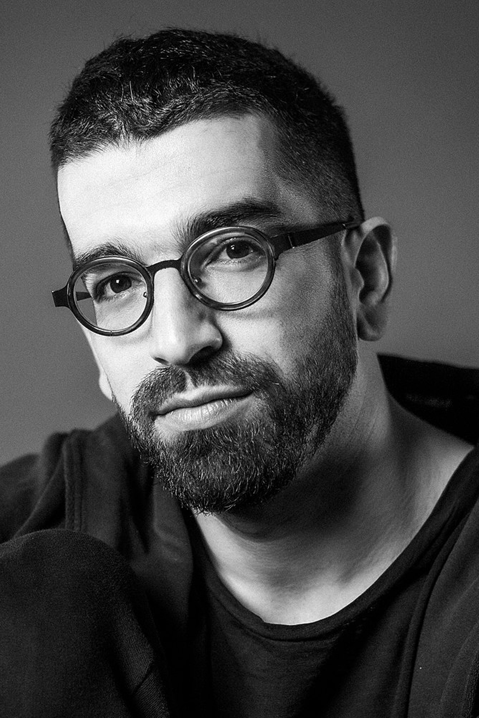 Hanan Ben Ari backdrop