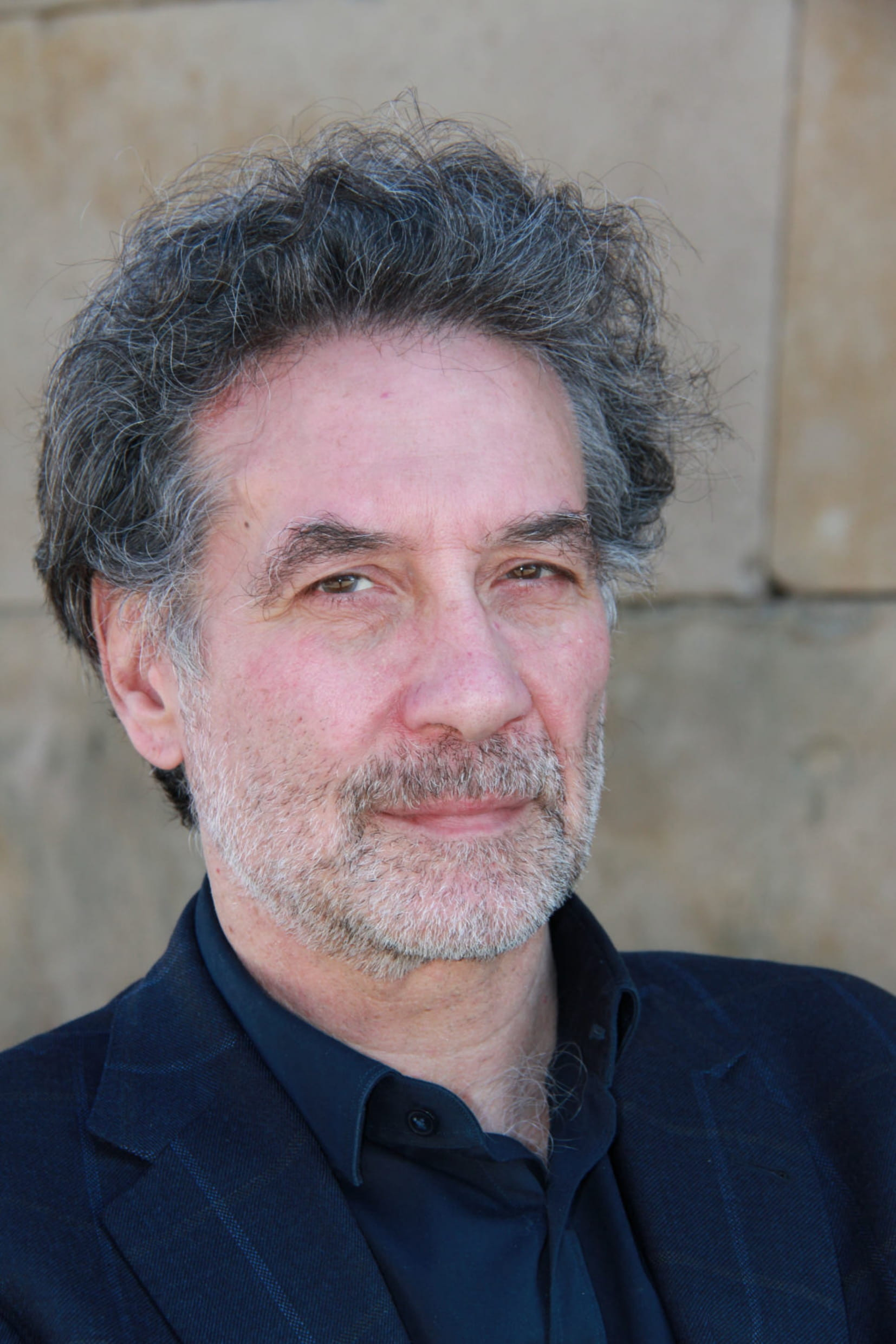 Ángel Lozano backdrop