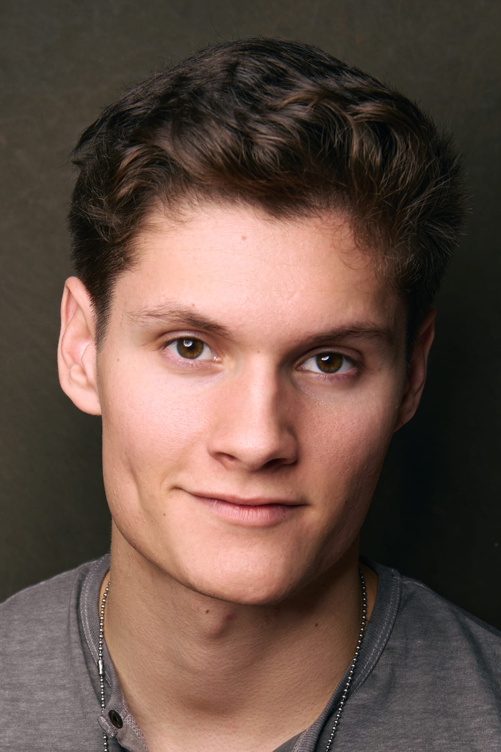 Ricardo Alzate backdrop