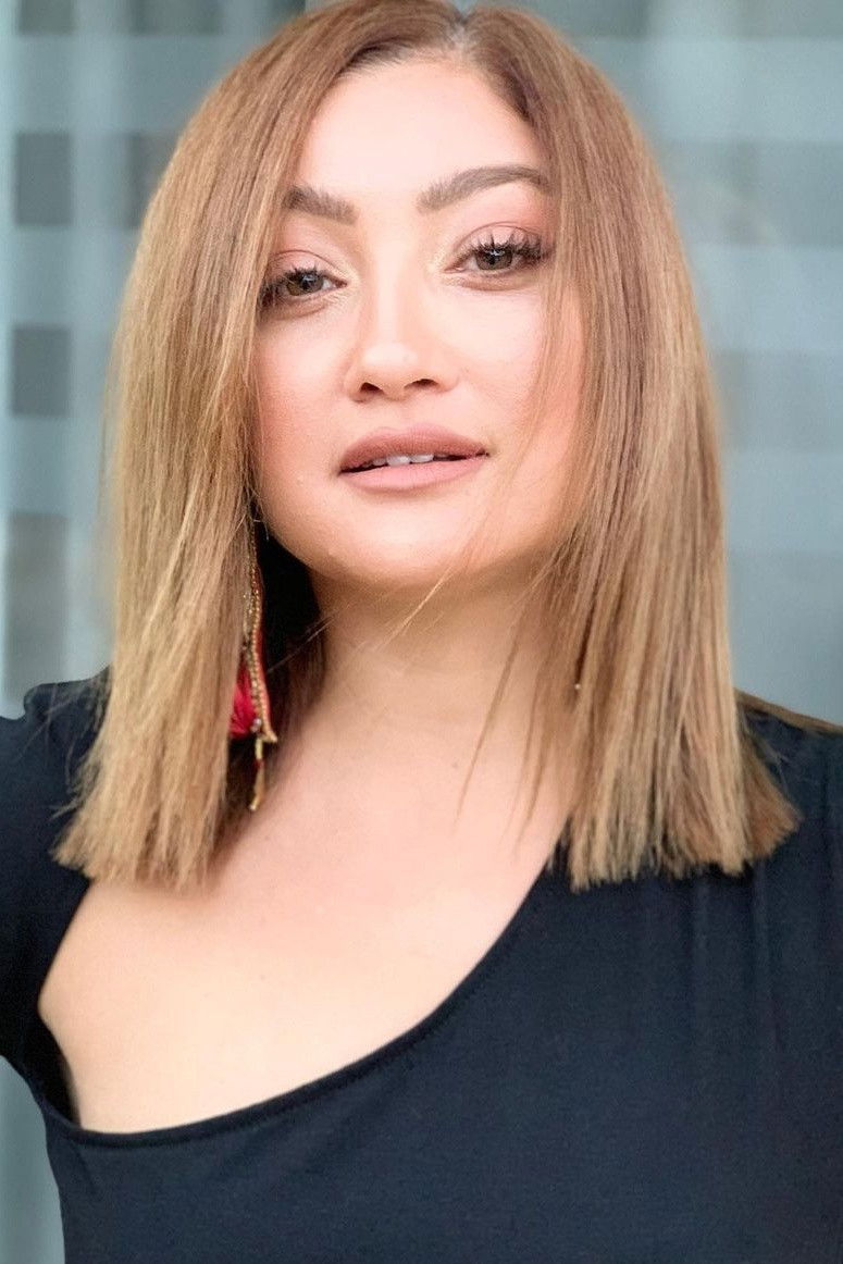 Zümrüd Bədəlova backdrop