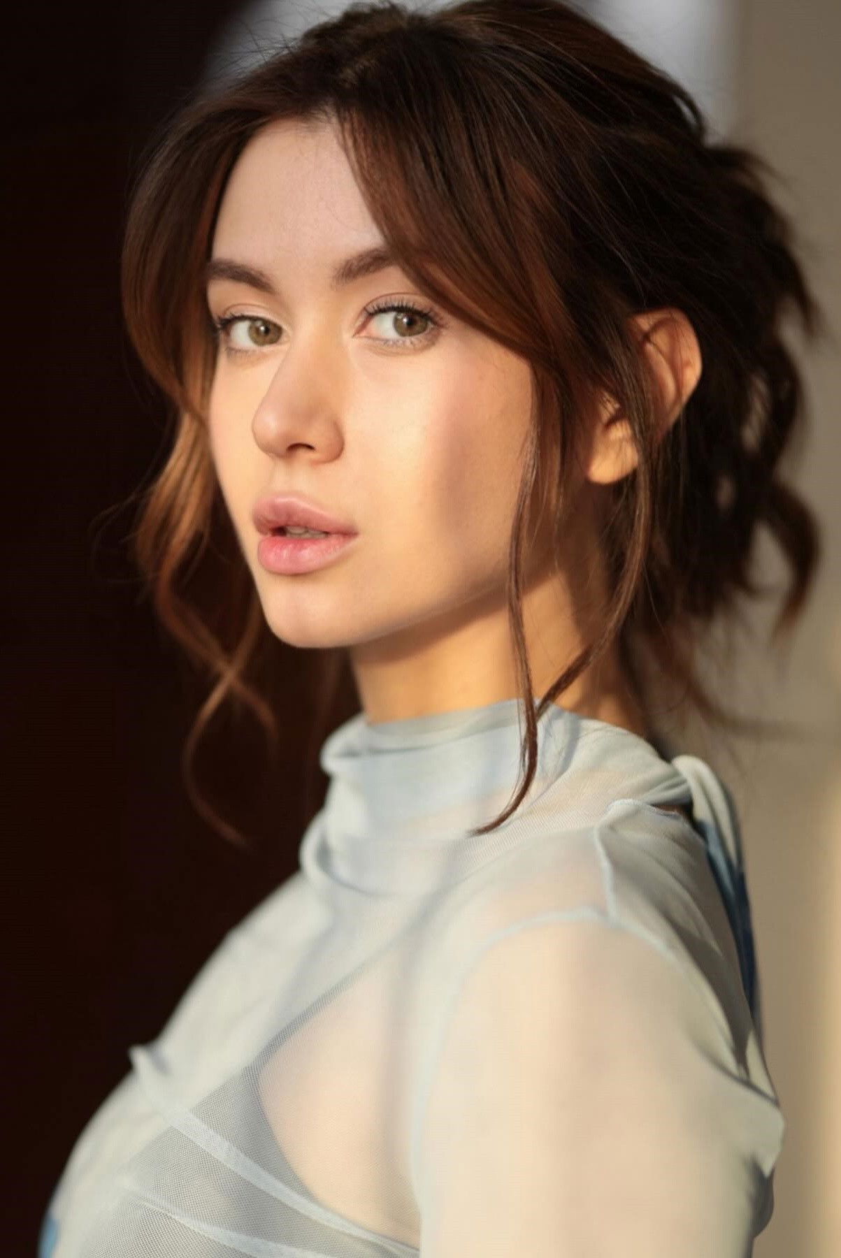 Elif Cansu Akbıyık backdrop