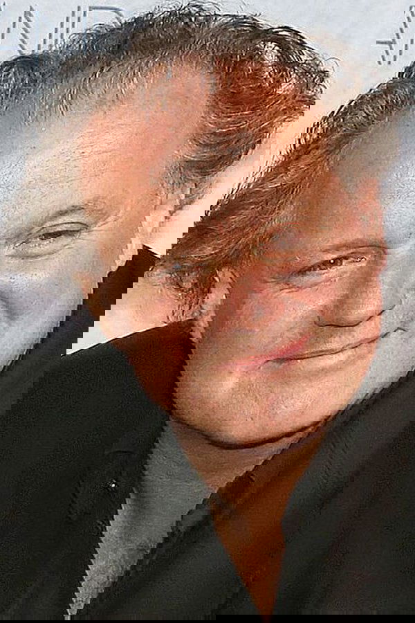 Julian Pölsler backdrop