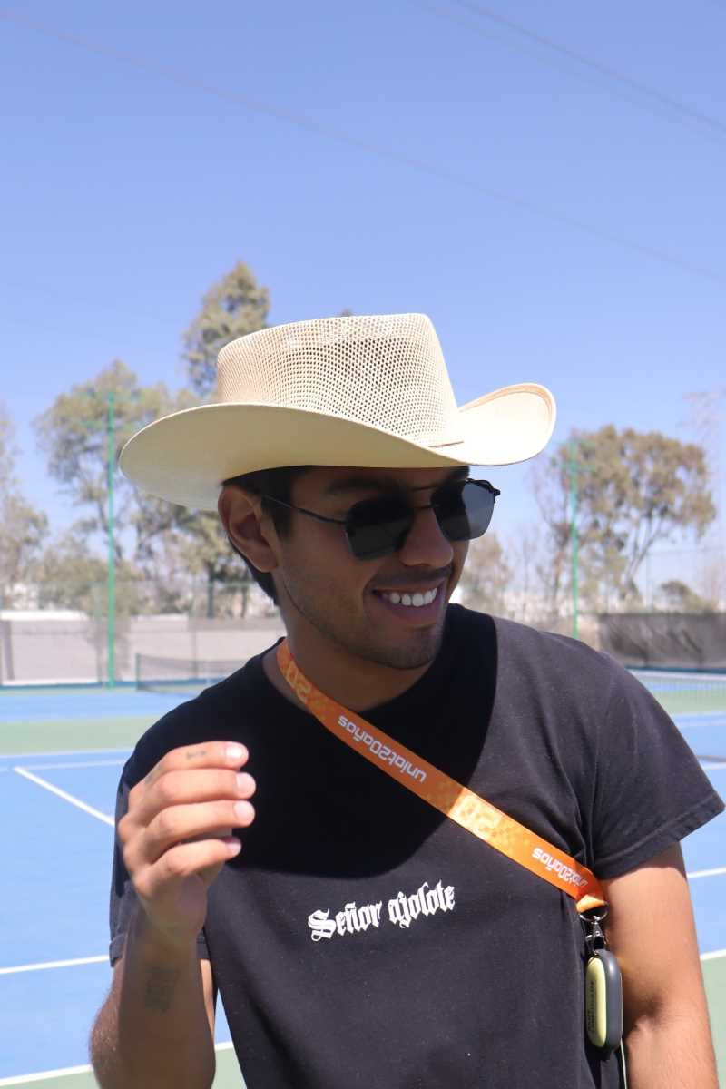 Esteban Kroetzsch backdrop