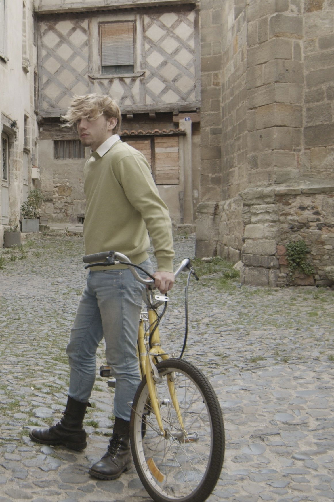 Sacha Jean Gérard Foucaud-Tournadre backdrop
