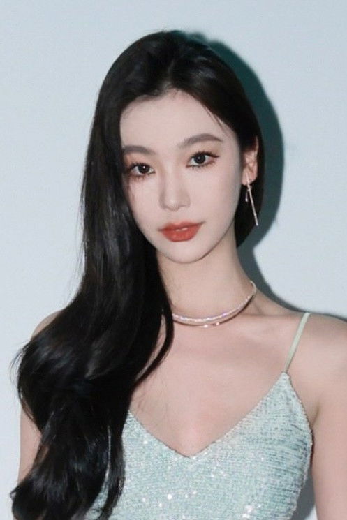 Yi Mengling backdrop