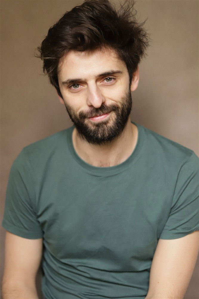 Reynold de Guenyveau backdrop